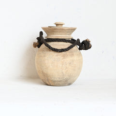 Vintage Indian Pot w/lid & rope 309880